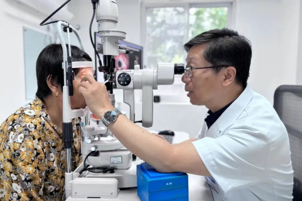 医德医风 | 象魔眼科王林农：守护生命希望，，在“刀尖起舞”的光明篆刻师